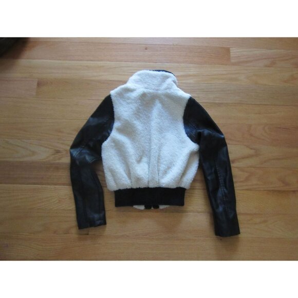 Blank Nyc Girls M Faux Leather & Sherpa Jacket w Zippered Sleeves & Ribbed Hem - Picture 4 of 5